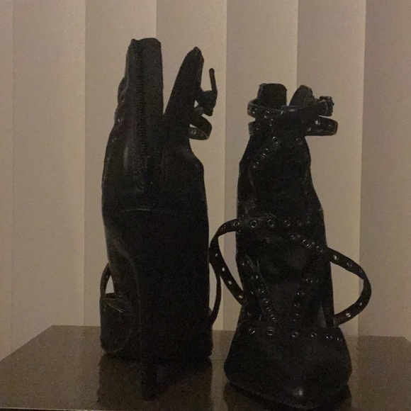 Heels - Picture 2 of 2